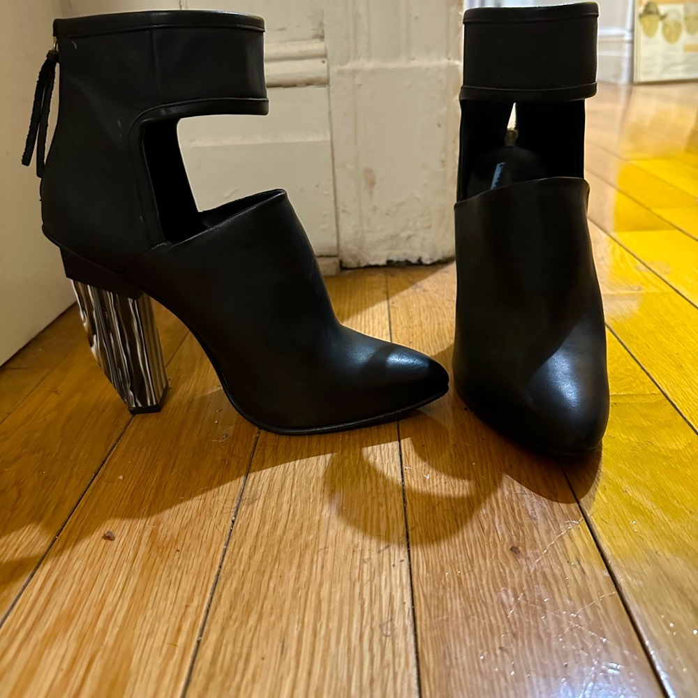 Miista ankle heeled boots with cutout and brown marble heel
